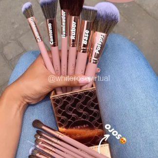 Brochas Naked Atenea